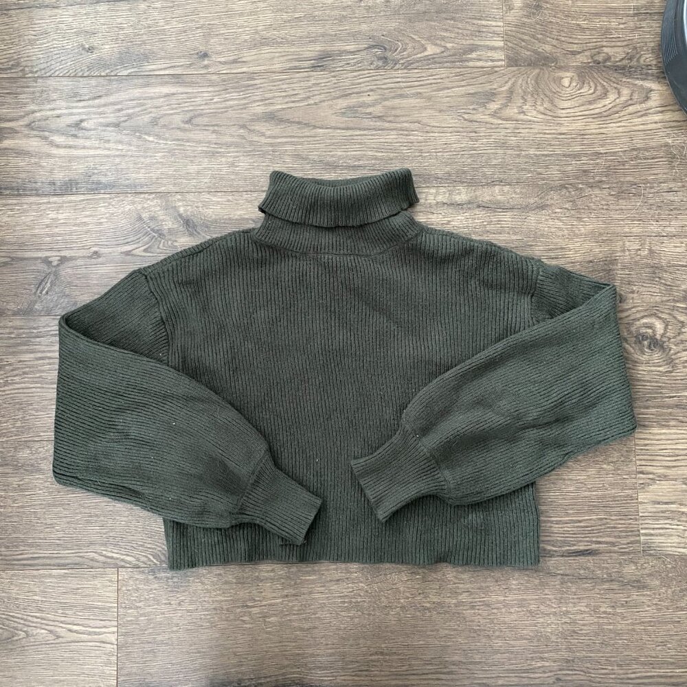Green Cropped Long Sleeve Turtle Neck Sweater Wardrobe Essential Staple